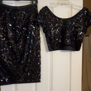 Full crop top and pencil skirt outfit